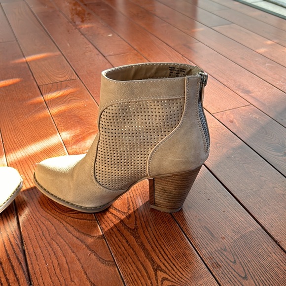 Call it Spring Booties - Picture 3 of 4